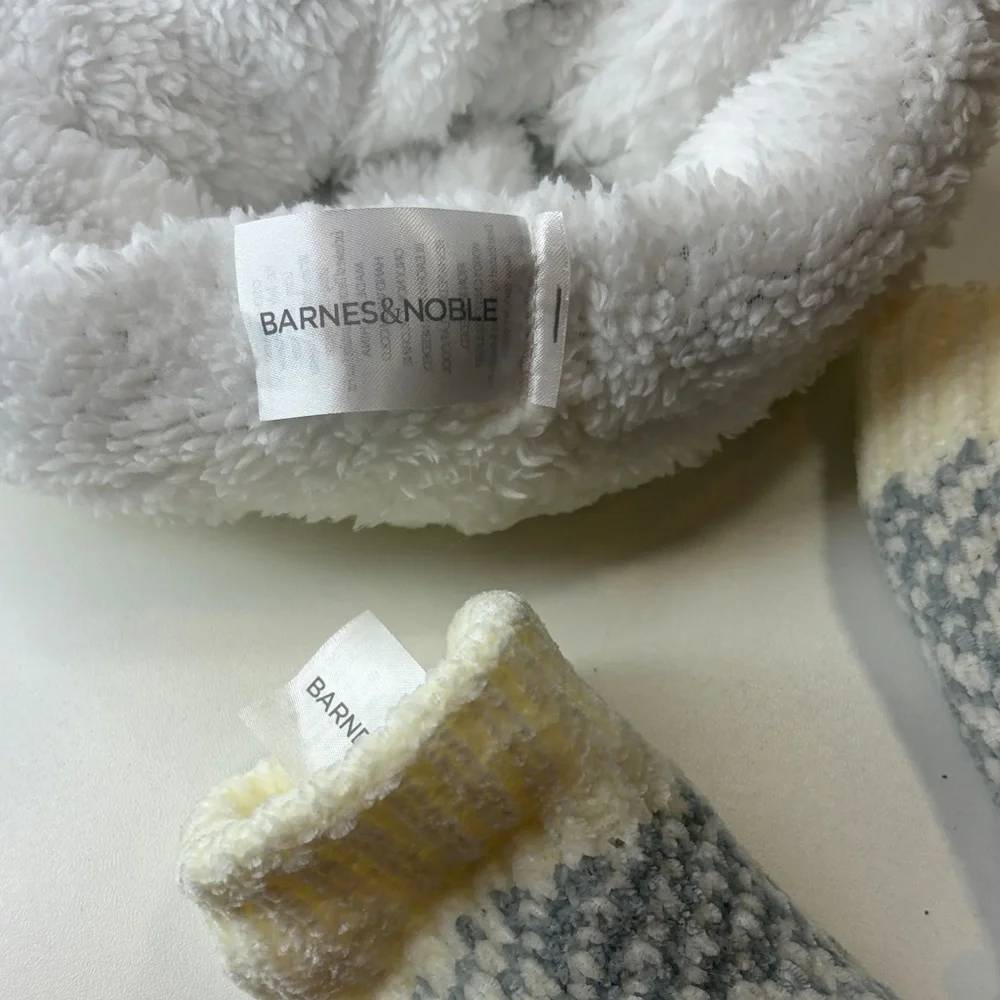 Adorable Gray and Pink Cat Beanie and Mittens Set Kids age 3-6 NWOT
